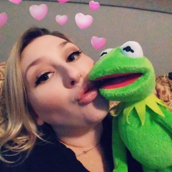 Posh Ambassador Sarah - Picture 8 of 9